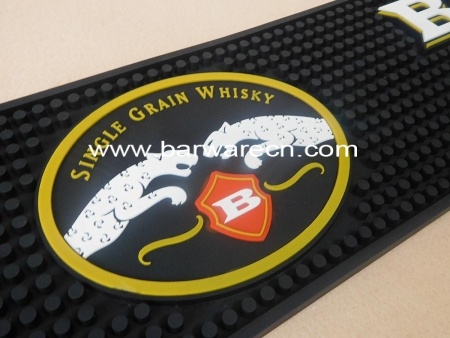 Çin'de kişiselleştirilmiş logo yumuşak pvc bar demiryolu mat 